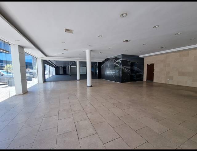 2,982M² SHOWROOM TO LET IN SANDTON CENTRAL